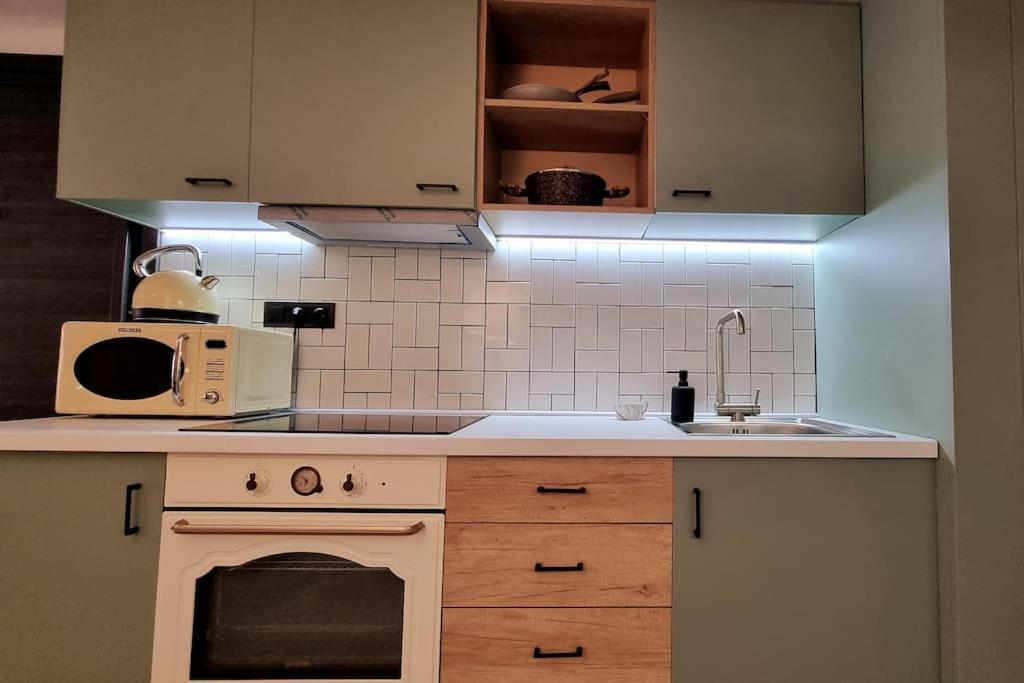 μπροστά στη πλατεία ναυαρίνου/τσιμισκη Apartment Thessaloniki