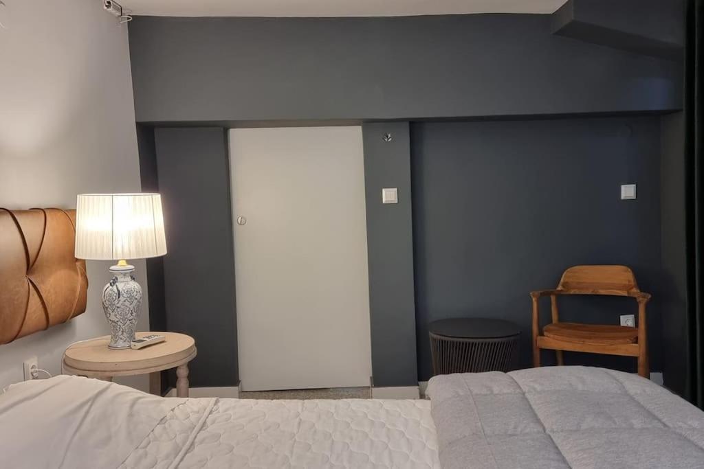 Apartment μπροστά στη πλατεία ναυαρίνου/τσιμισκη