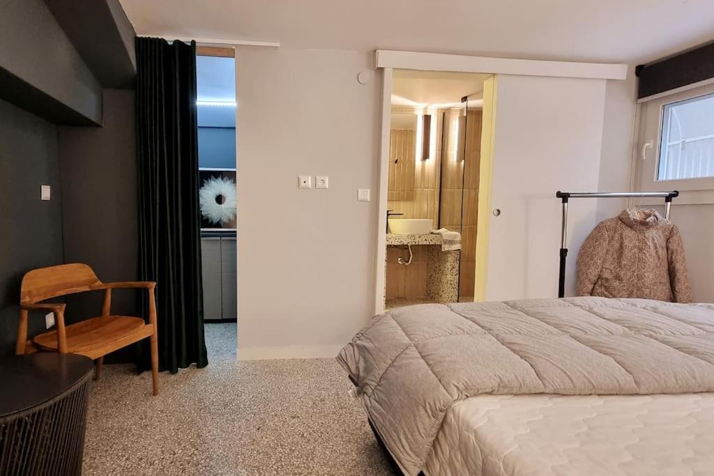 μπροστά στη πλατεία ναυαρίνου/τσιμισκη Thessaloniki