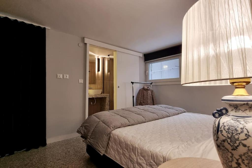 μπροστά στη πλατεία ναυαρίνου/τσιμισκη Apartment