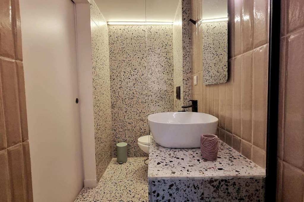 μπροστά στη πλατεία ναυαρίνου/τσιμισκη Apartment